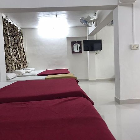 Hotel Priti International 马普萨 外观 照片