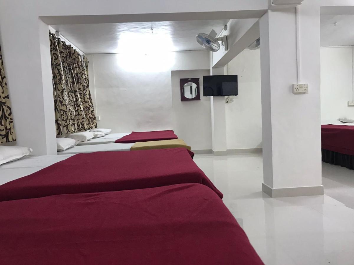 Hotel Priti International 马普萨 外观 照片