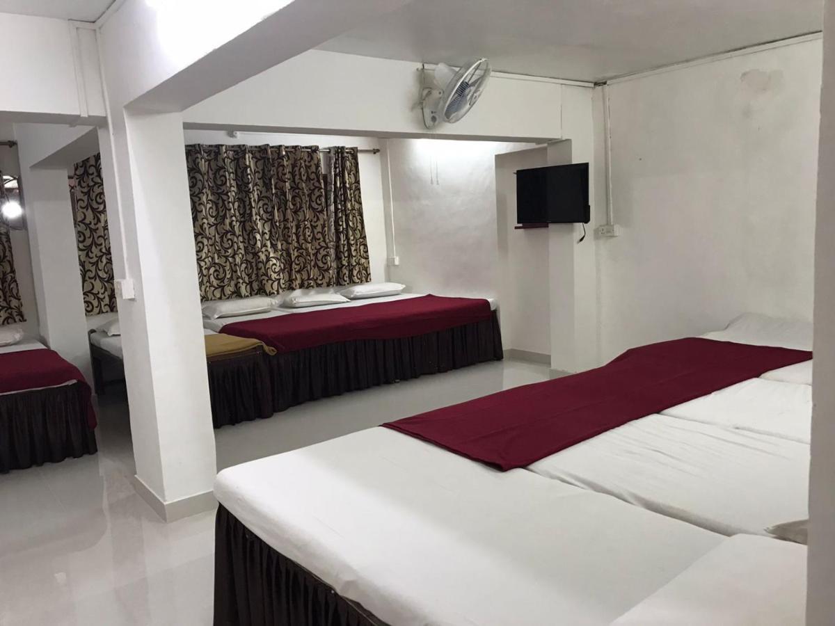 Hotel Priti International 马普萨 外观 照片